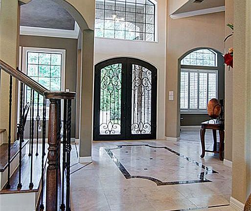 Welcome your guests into the grand entry with decorative inlay on the travertine floor.