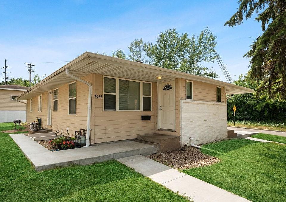 Beautiful Yard, Separate Entrances for each side of Duplex