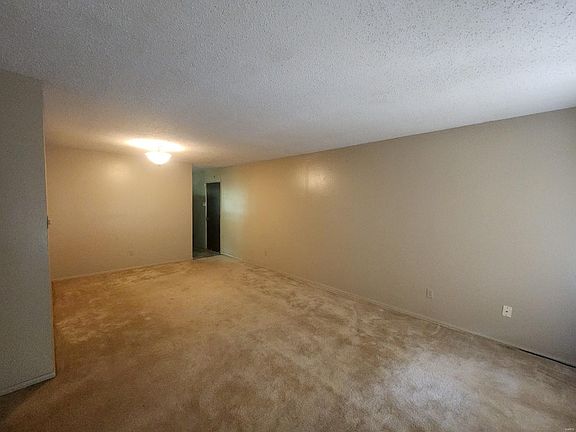 3rd image of 1657 Forestedge Dr