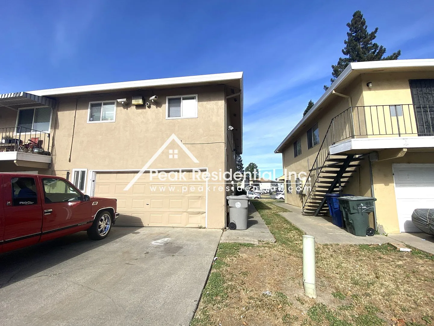 Spacious 2bd/1ba Sacramento Fourplex — Photo 3