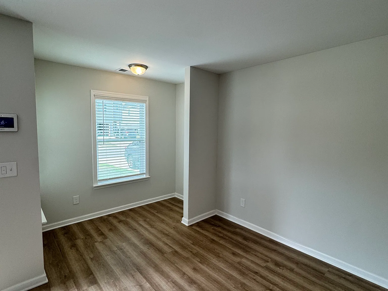 3 bed, 2.5 bath, 1351 sqft, $2,000 — Photo 3