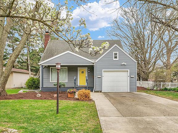 3rd image of 307 S McKinley Ave