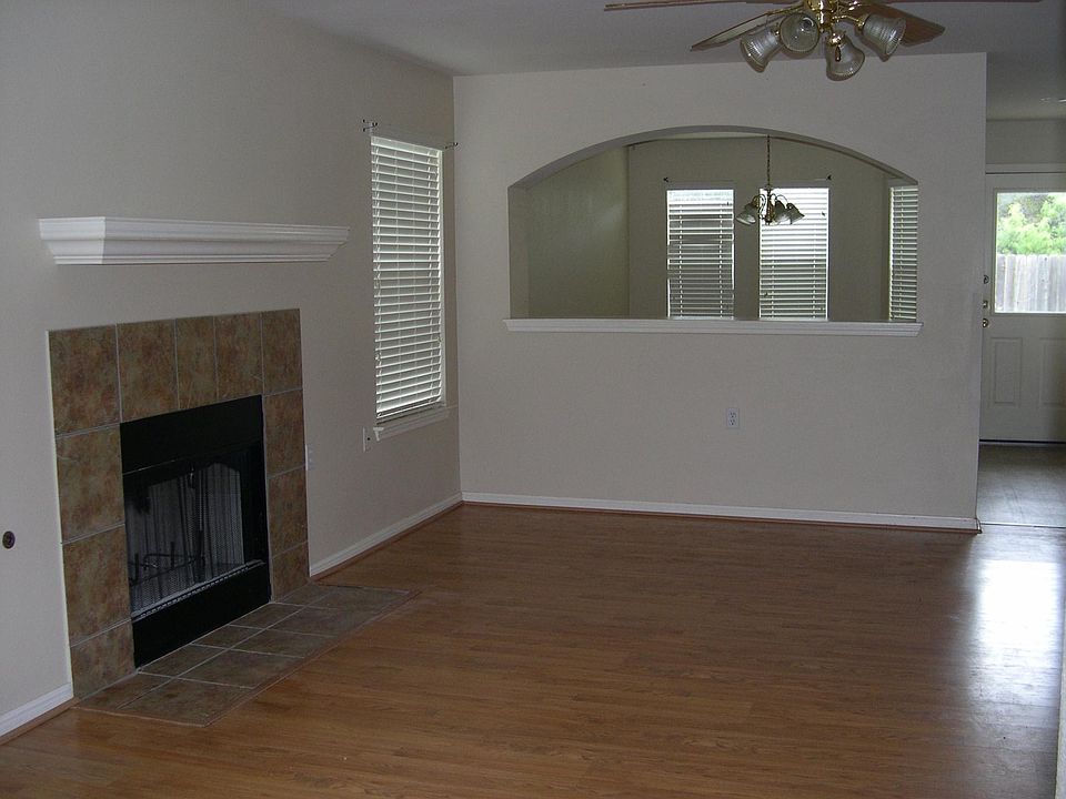 2nd image of 504 Colonial Park Blvd