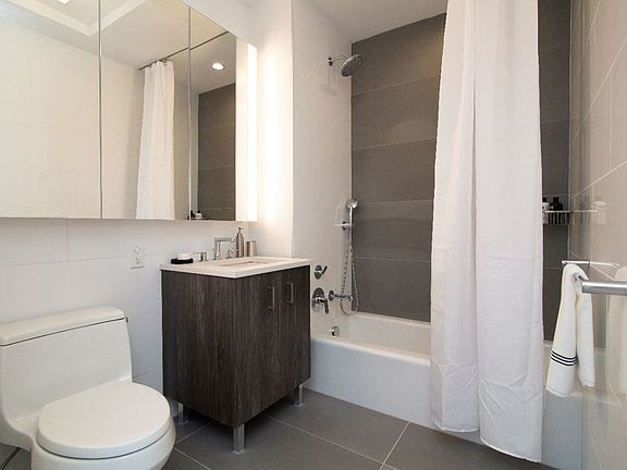 4th image of 42 W 33rd St APT 5F