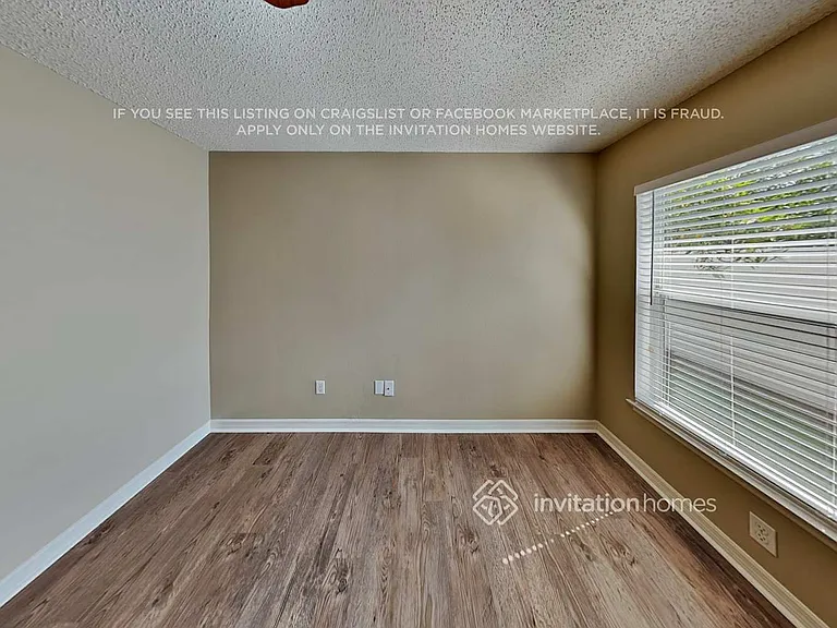 4216 King Edward Dr — Photo 12