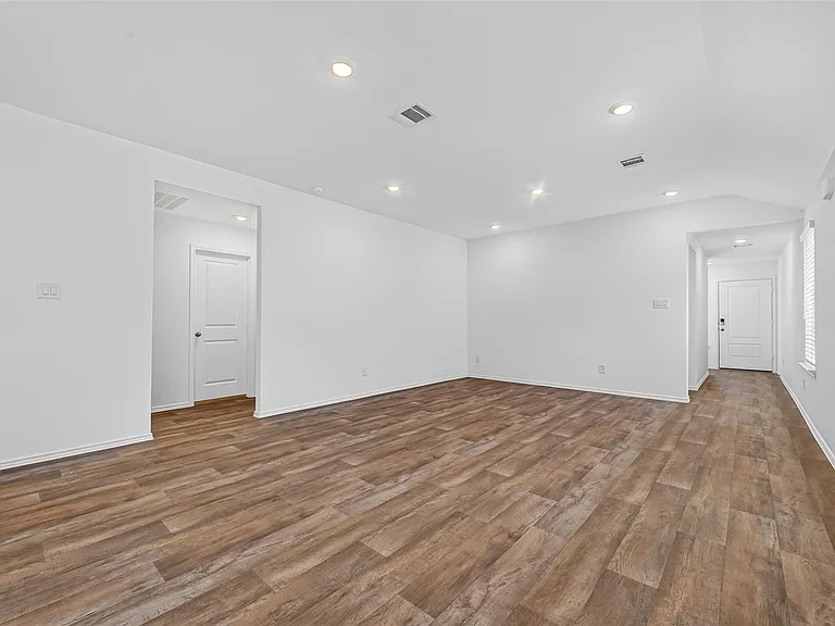 3030 Holland Lakes Dr — Photo 11