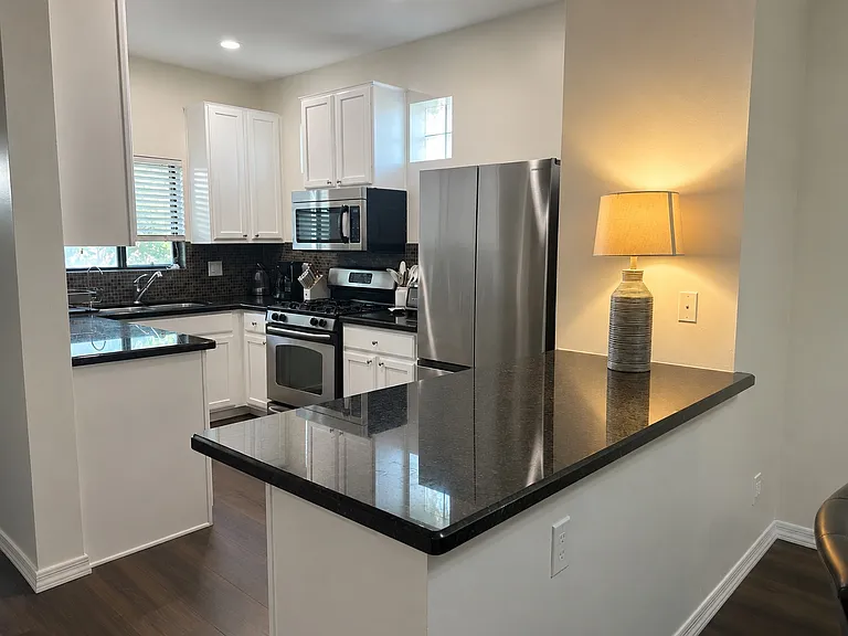 7817 N 21st Ave — Photo 3