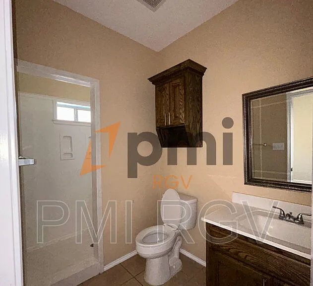 2708 Primrose #4 — Photo 13