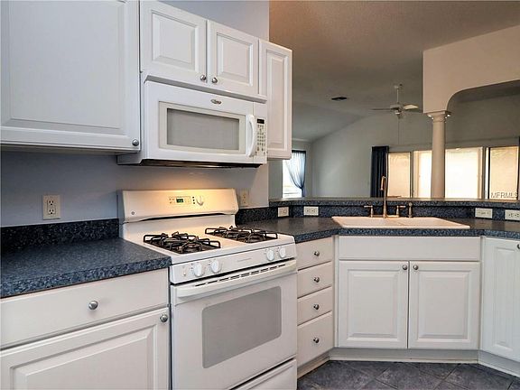 3rd image of 3194 Darien Way