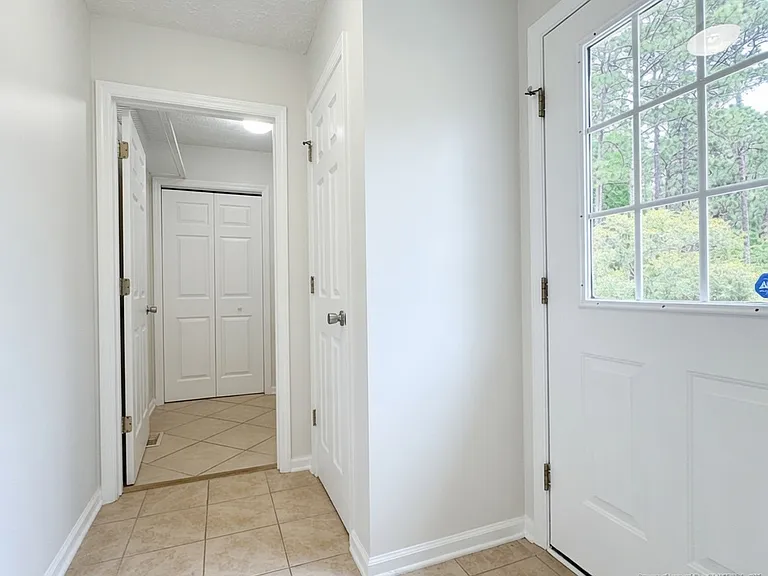257 Lakeside Ln — Photo 11