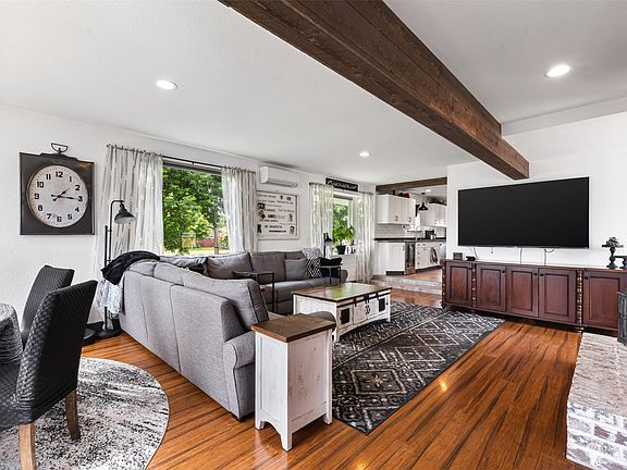 4th image of 821 9th Avenue NW