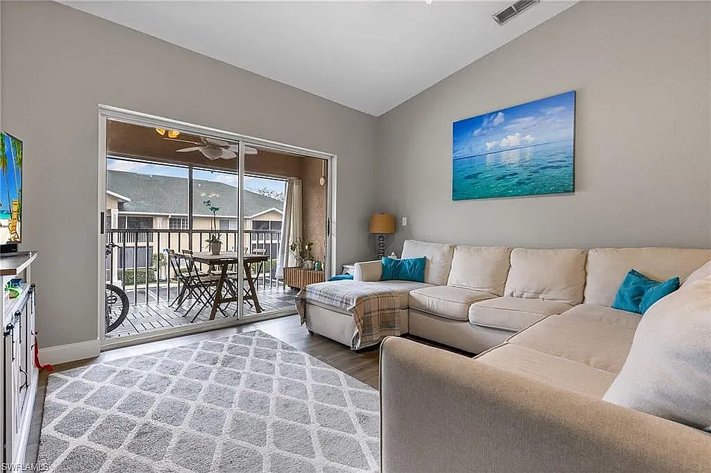 3 bed, 1260 sqft, $2,200 — Photo 1