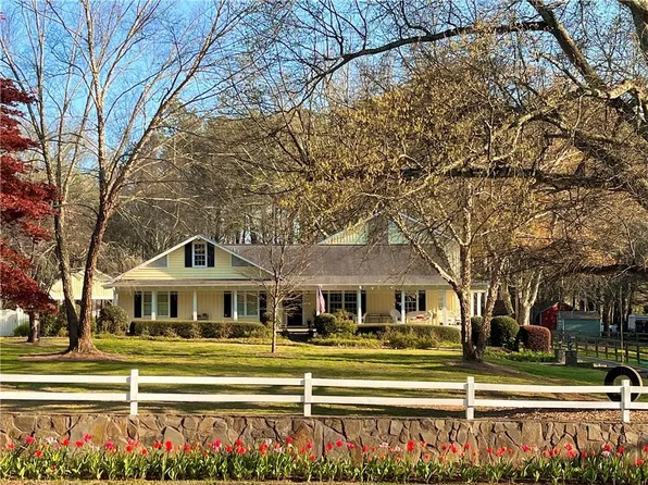 2324 E Cherokee Dr, Woodstock, GA 30188