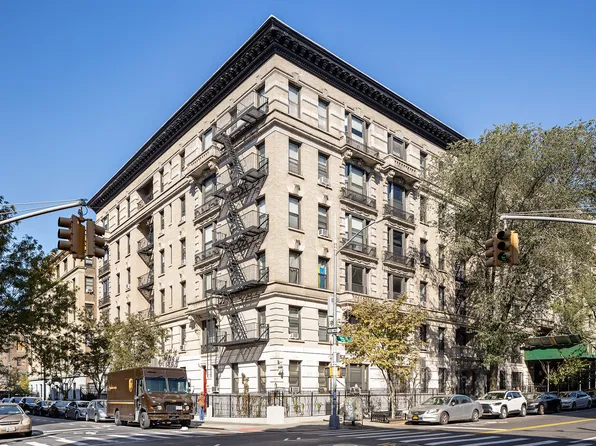 447 Fort Washington Avenue image 3 of 12