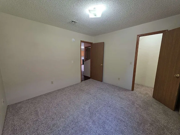 2430 W Gum St — Photo 9