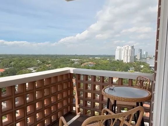 3rd image of 4015 Bayshore Blvd