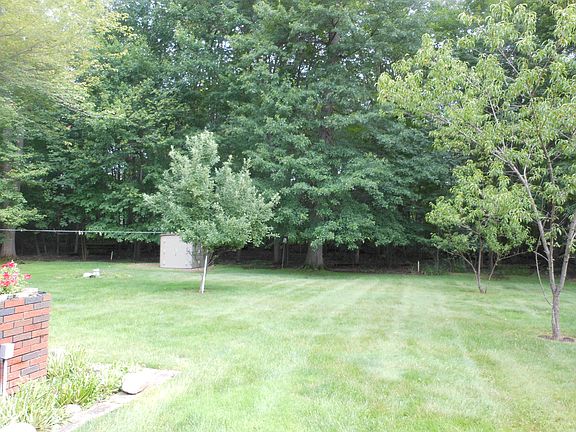 5th image of 32 Lake Shore Dr