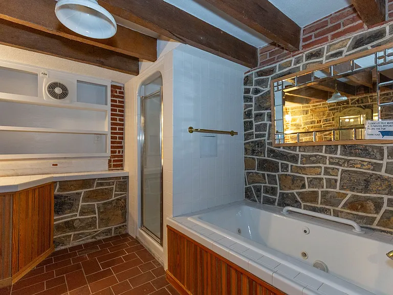 568 Smithfield Ln — Photo 15