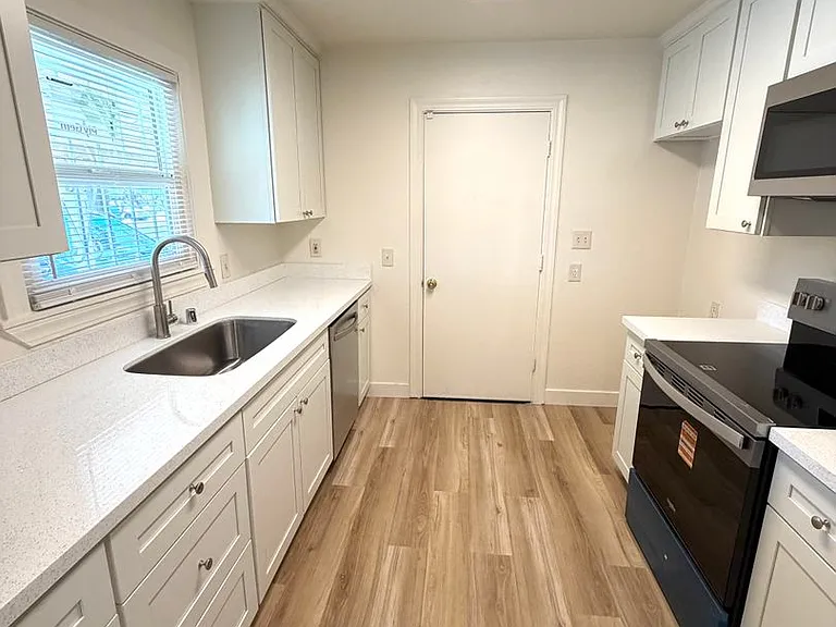 877 Eleanor Ave — Photo 6