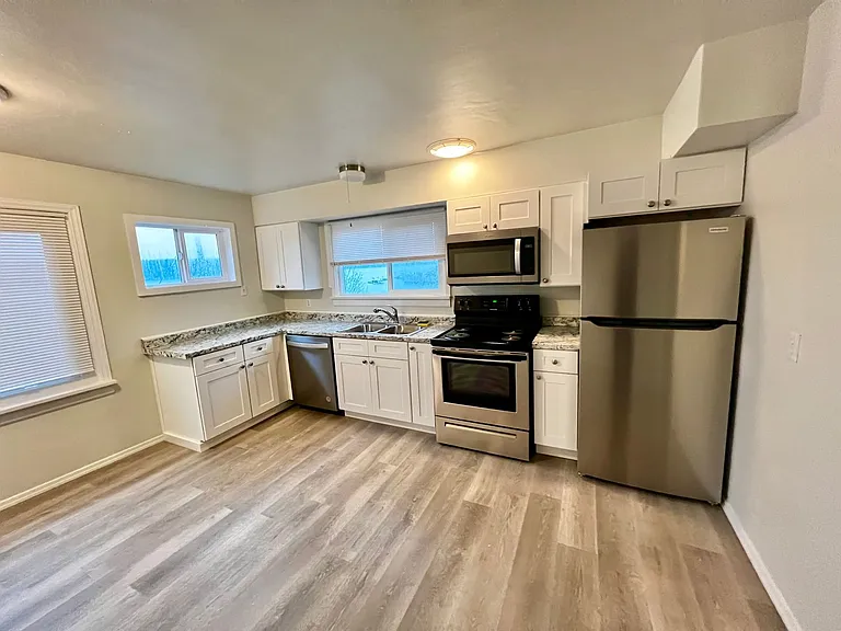 610 Washington Ave #A — Photo 2