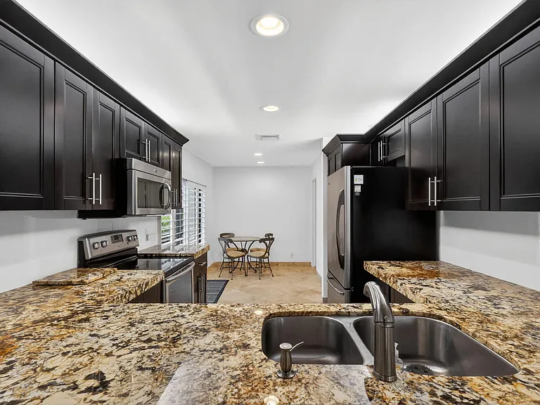 804 Foxpointe Cir — Photo 31