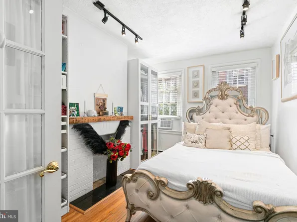 320 S Juniper St, Philadelphia, PA 19107