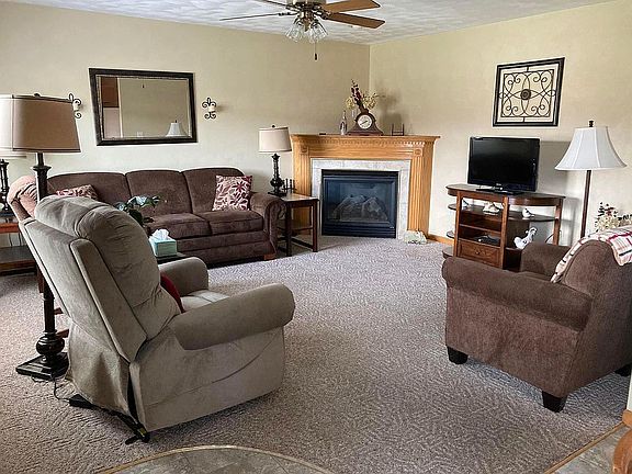 2nd image of 1120 Breezeway Dr