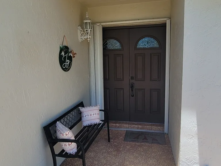 18600 SW 127th Pl — Photo 3