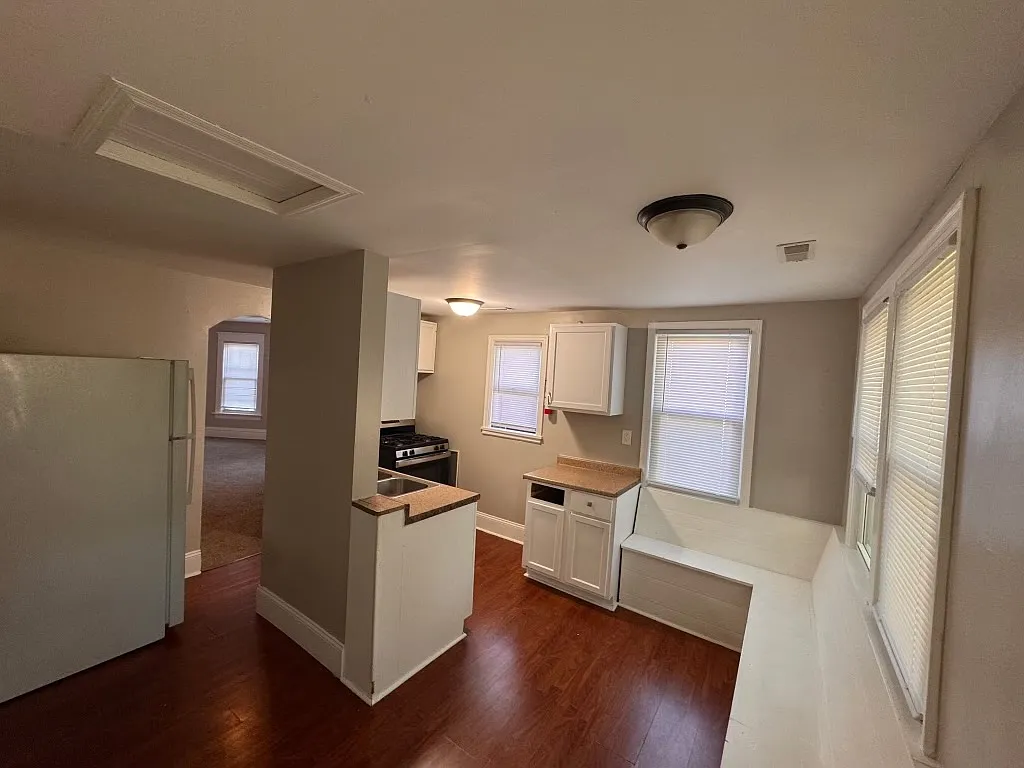 2 bed, $1,560 — Photo 1