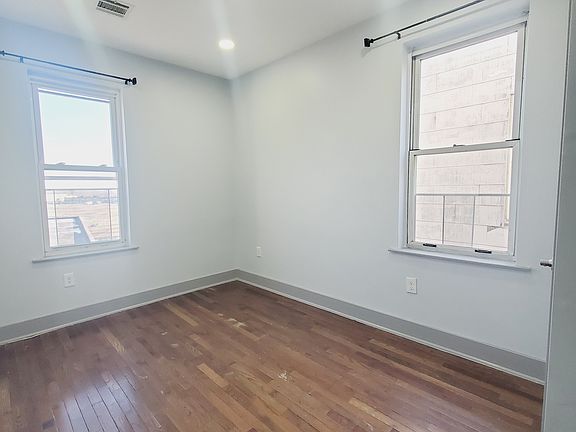 3rd image of 152 Randolph Ave #2