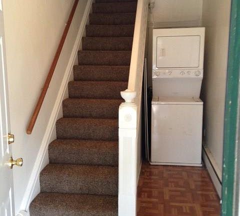 Entrance with washer and dryer