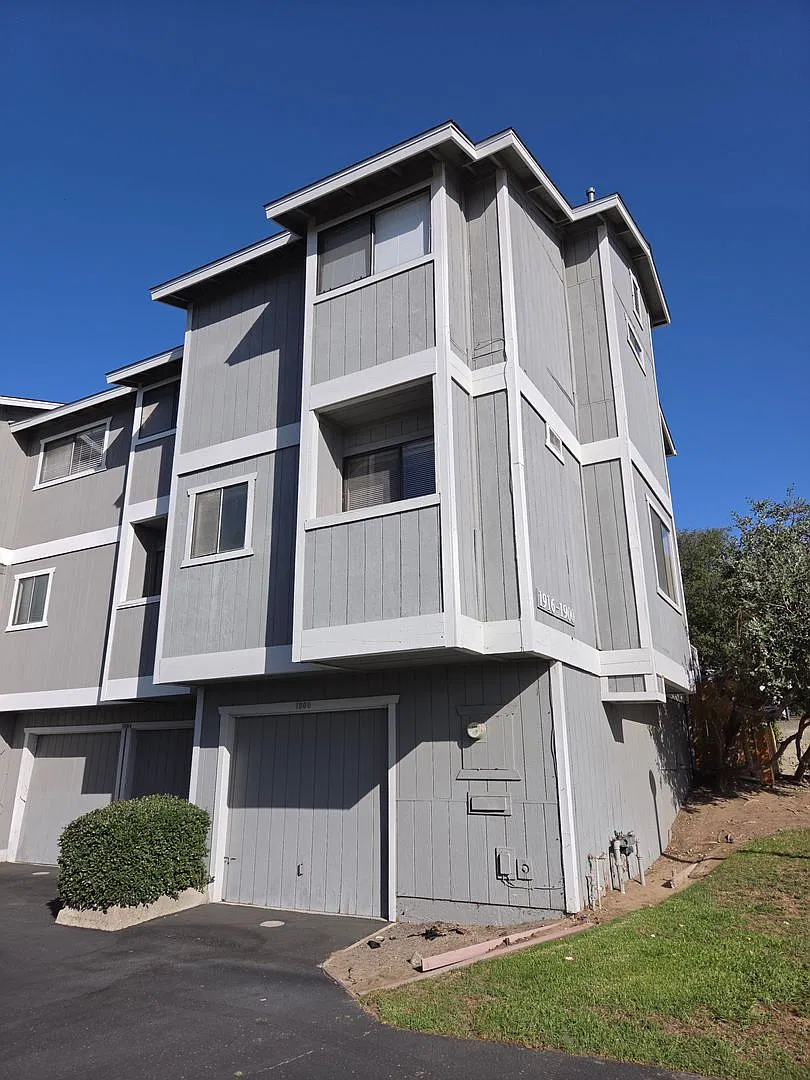 Oceano Condo-Tri level available NOW — Photo 1