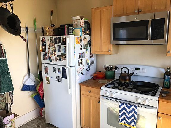 Kitchen photo 2 - with gas stove