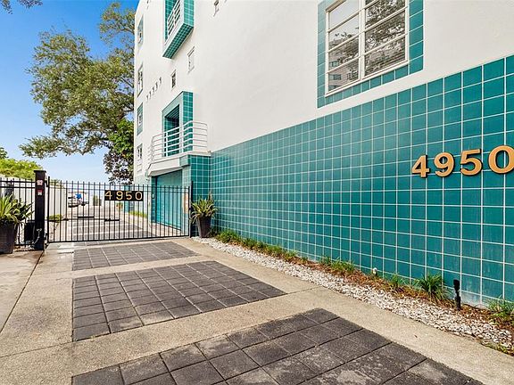3rd image of 4950 BAYSHORE BOULEVARD #30