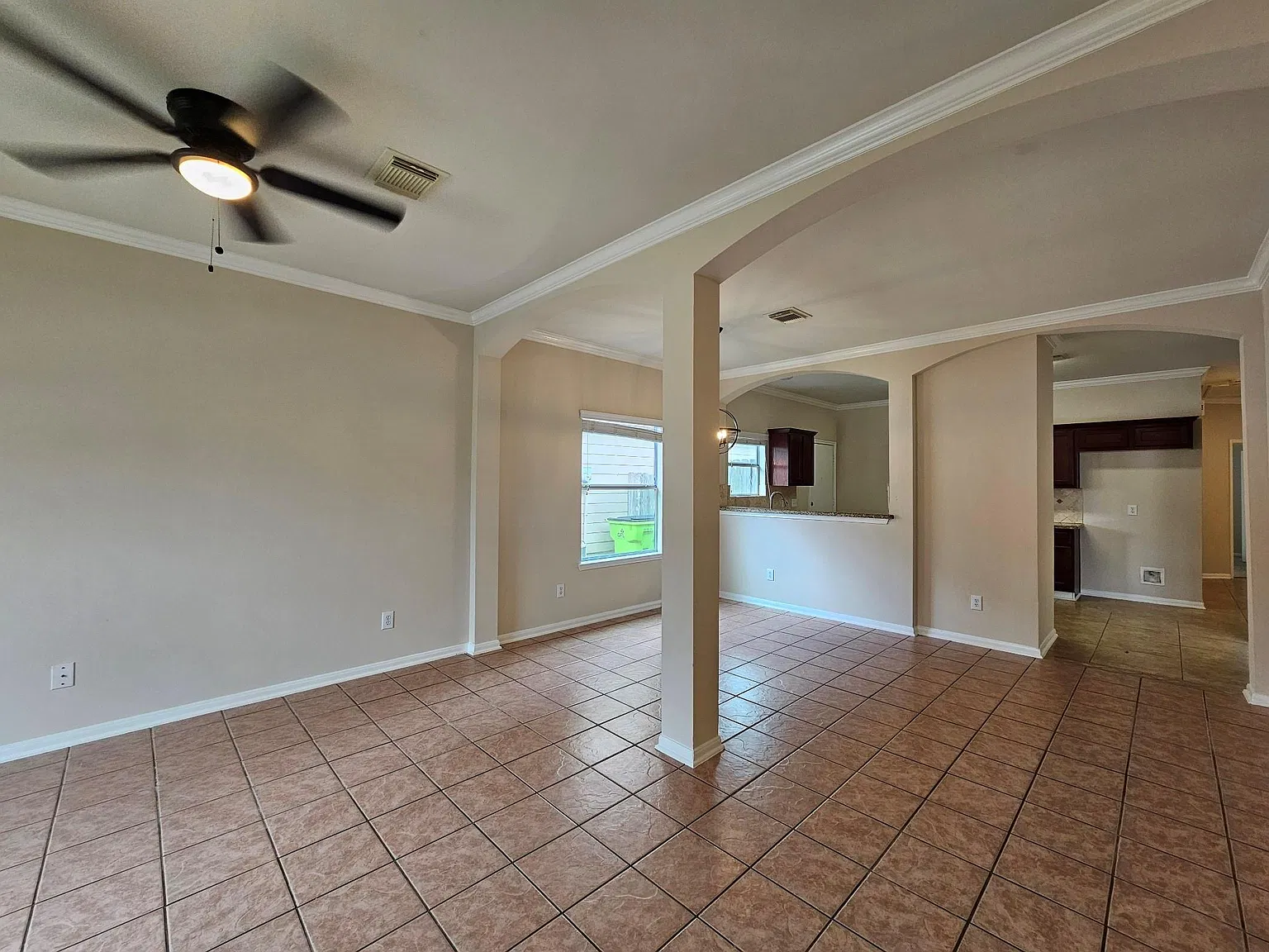 3 bed, 2.0 bath, 1509 sqft, $1,800 — Photo 4