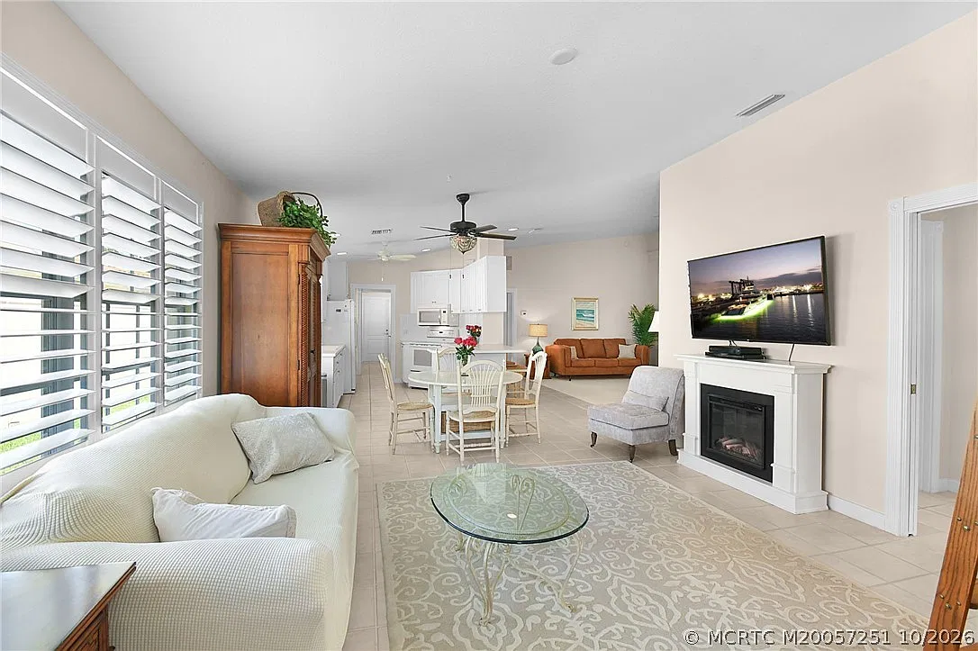 2 bed, 2.0 bath, 1541 sqft, $4,500 — Photo 2