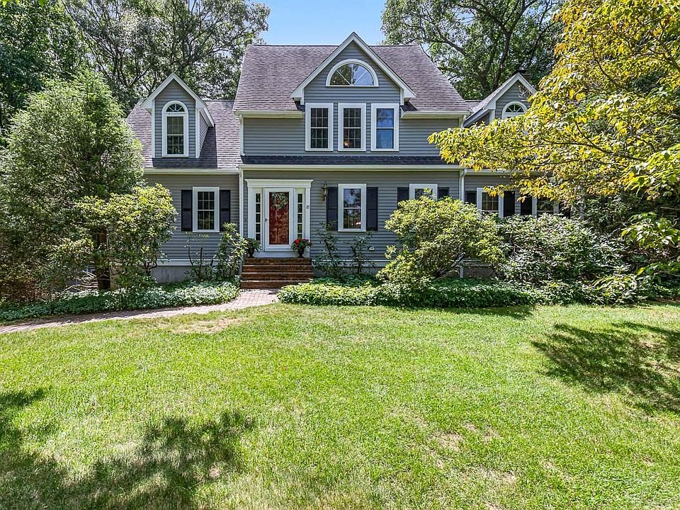 1st image of 85 Comstock Dr