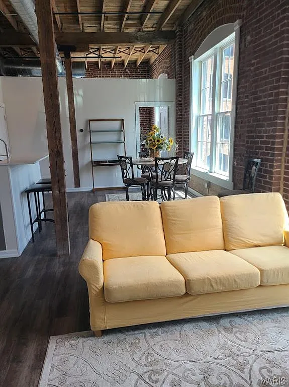 212 Morgan St — Photo 2