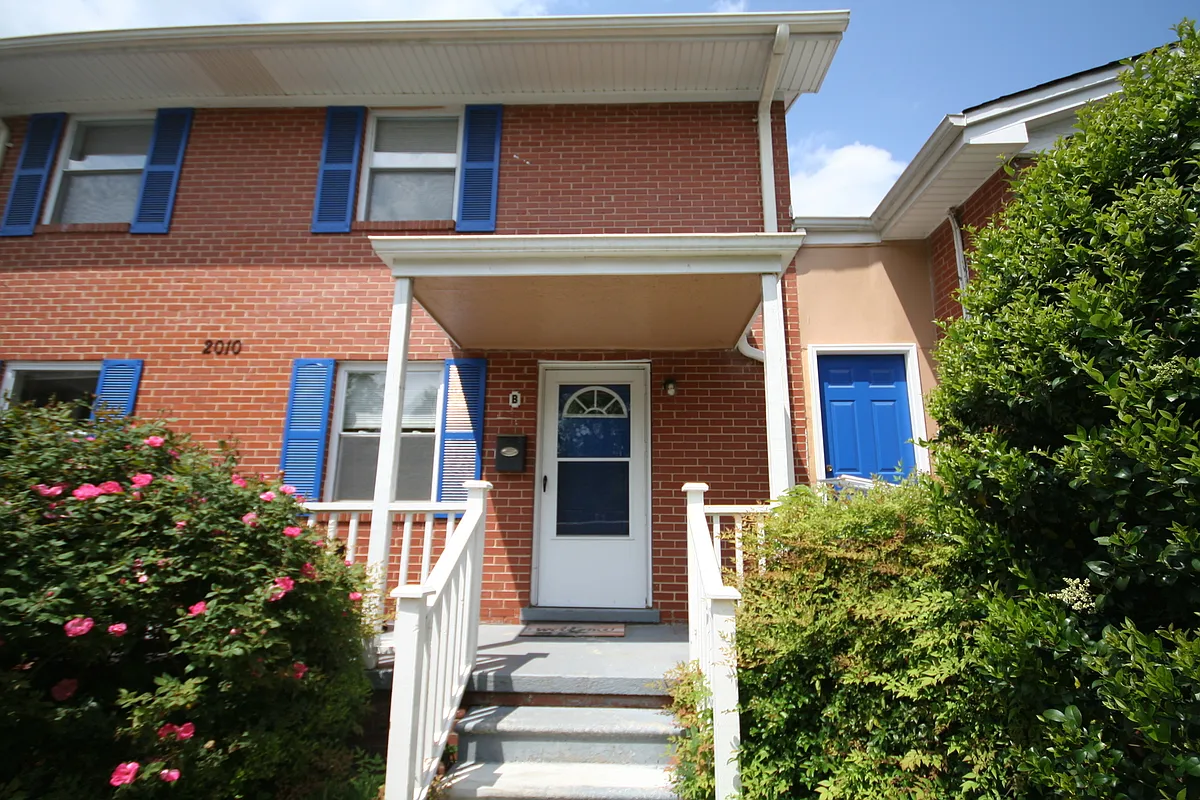 Building Photo - 2010 Jersey Ave #B