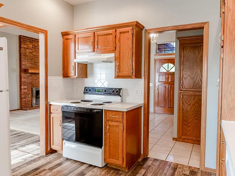 211 Oakdale Dr — Photo 13