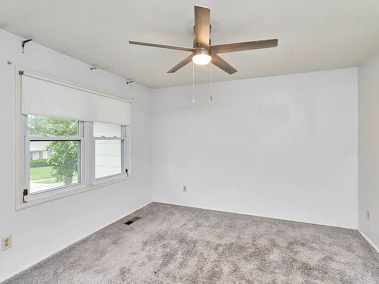 1815 Lakemont Ln — Photo 6