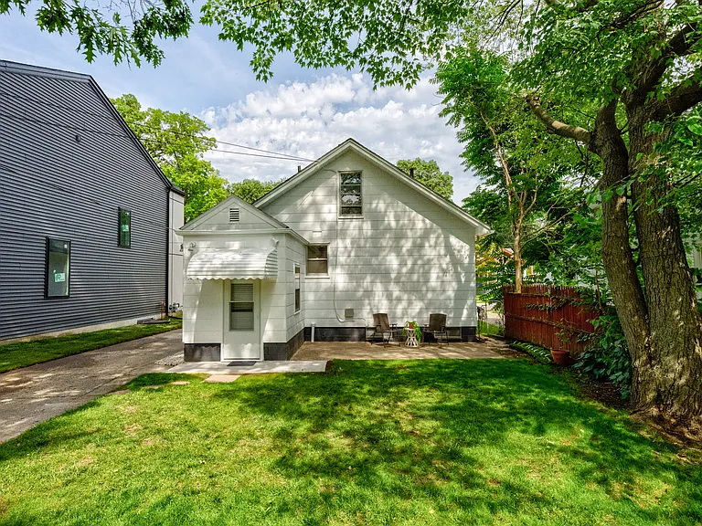 835 Allen St — Photo 41