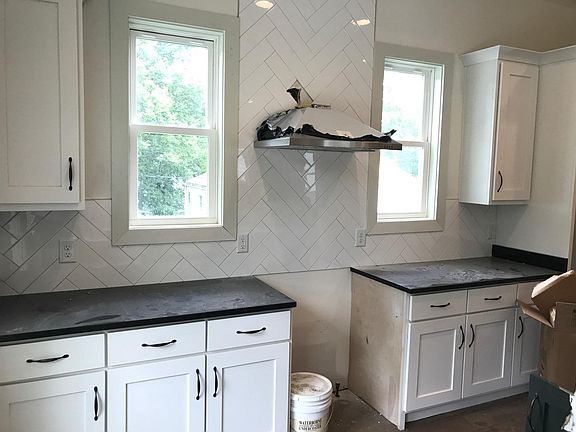 3rd image of 709B Ward St