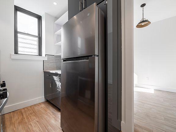 3rd image of 781 Washington Ave #6H