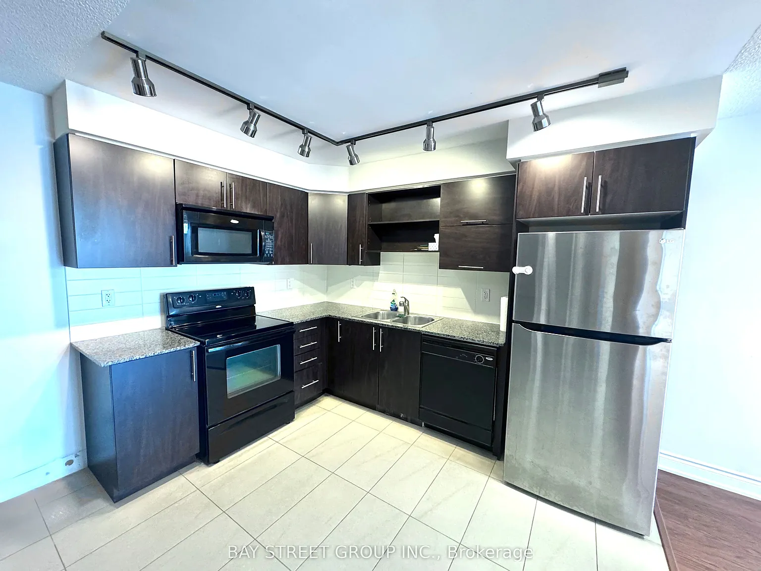 2 bed, $2,850 — Photo 4