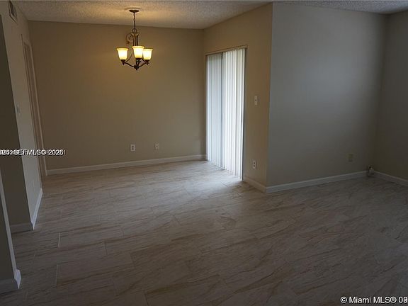 4th image of 630 S Park Rd #27-3