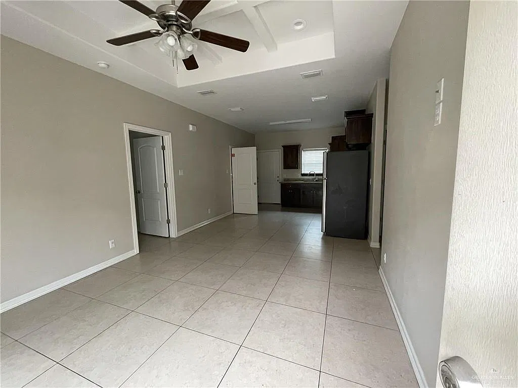 3 bed, 2.0 bath, 4440 sqft, $975 — Photo 3