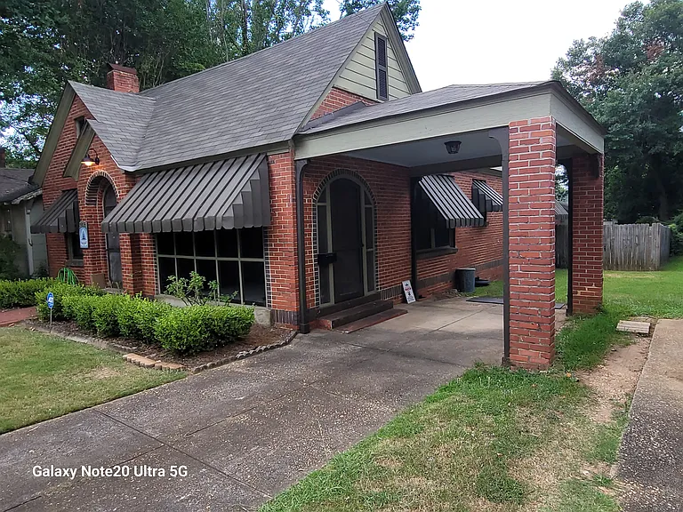 1928 Winona Ave — Photo 3