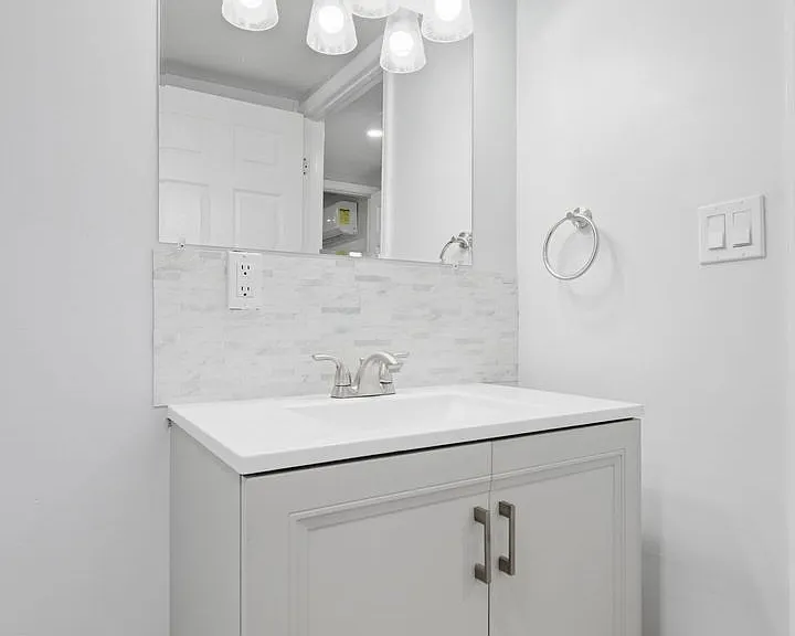 2834 Clifton Ave — Photo 11