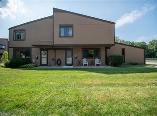 26674 Lake Of The Falls Blvd, Olmsted Falls, OH 44138